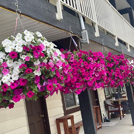 Twin Creeks Motel Lumby 외부 사진