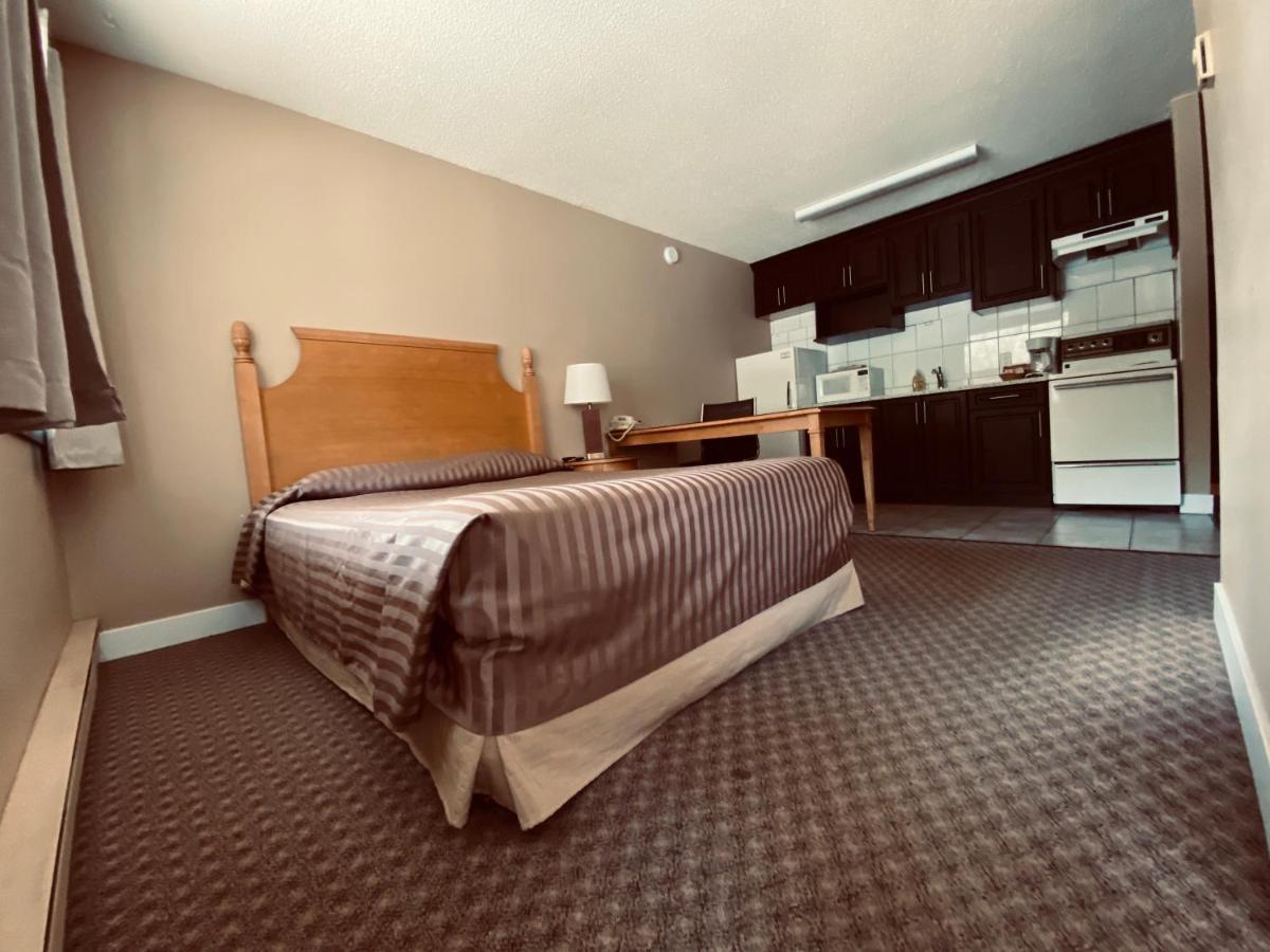 Twin Creeks Motel Lumby 외부 사진